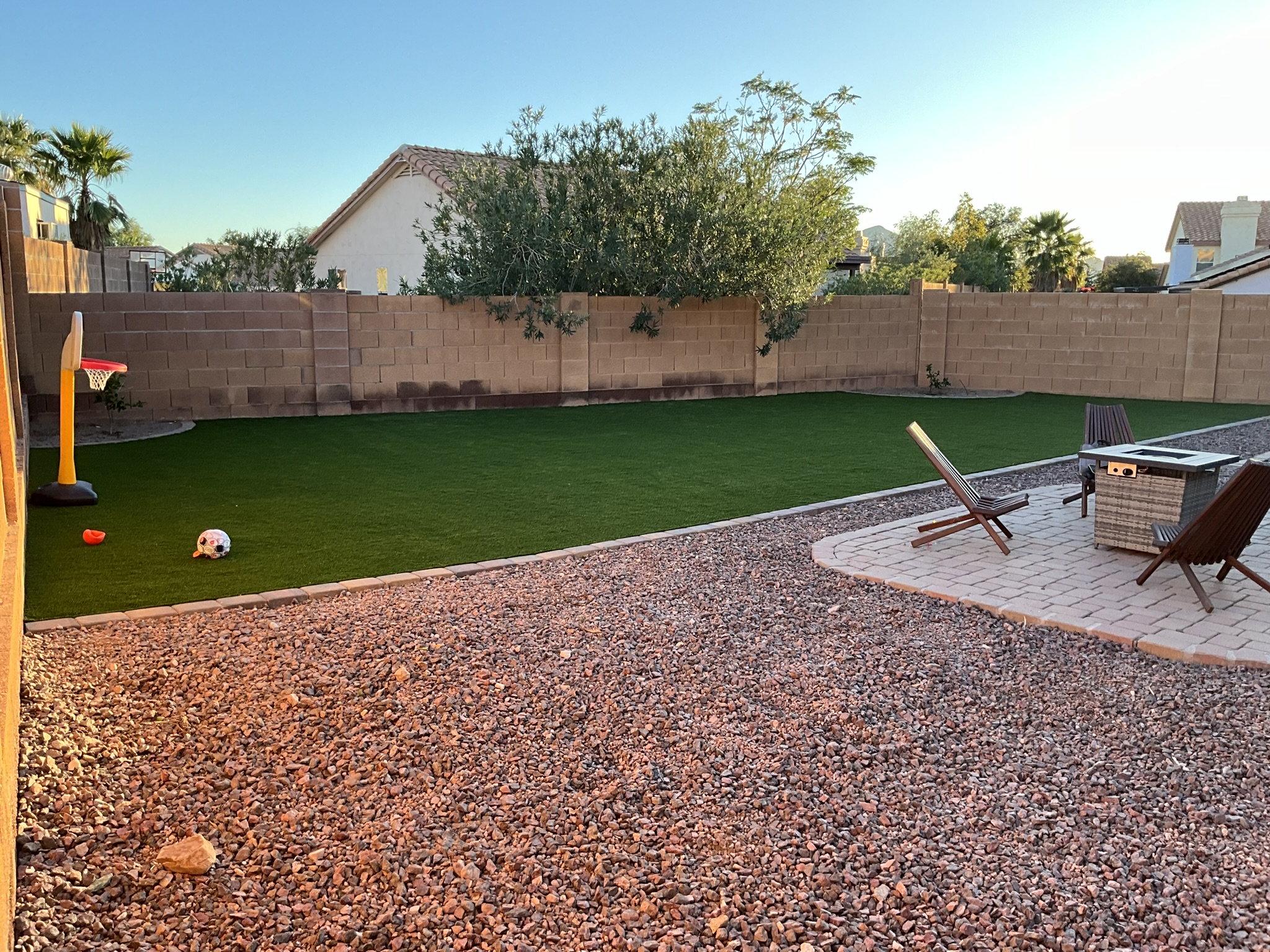 Pet turf with shade